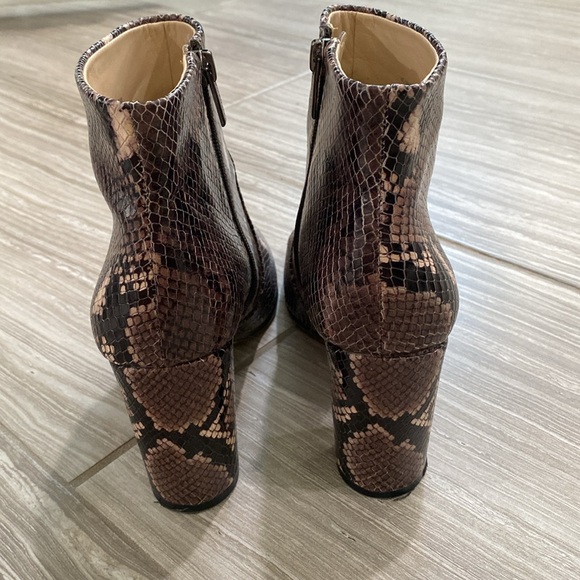 Vince Camuto sanstan taupe python snake print ankle booties heels - Picture 6 of 8